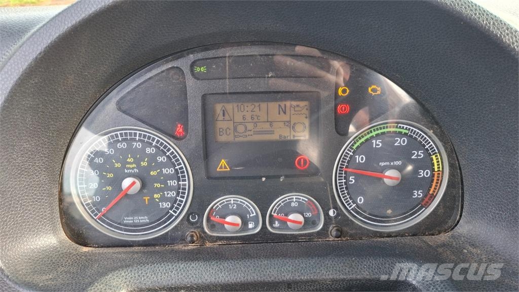 Iveco EUROCARGO ML 180E25 + HR ATLAS 75.2 Chassis Caminhões Cabine