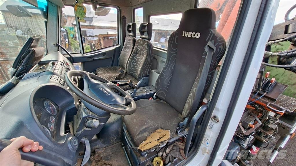 Iveco EUROCARGO ML 180E25 + HR ATLAS 75.2 Chassis Caminhões Cabine