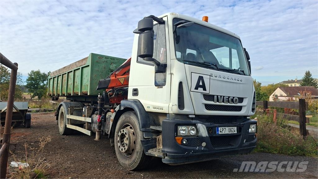 Iveco EUROCARGO ML 180E25 + HR ATLAS 75.2 Chassis Caminhões Cabine