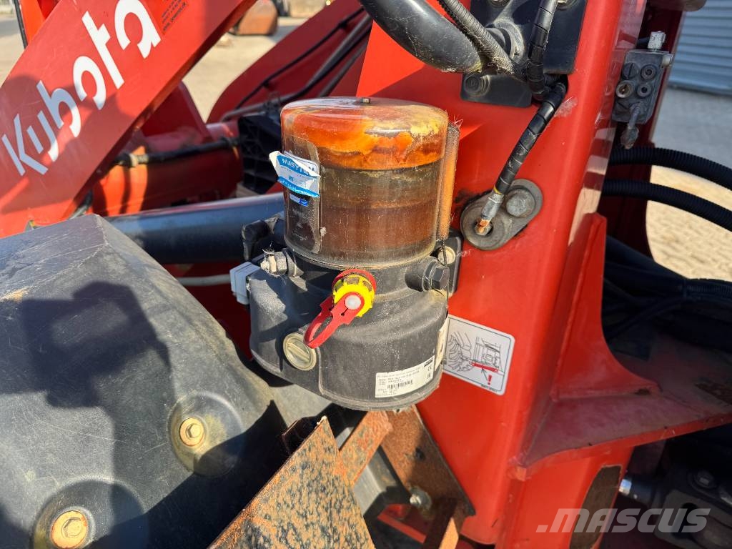 Kubota R085 轮式装载机