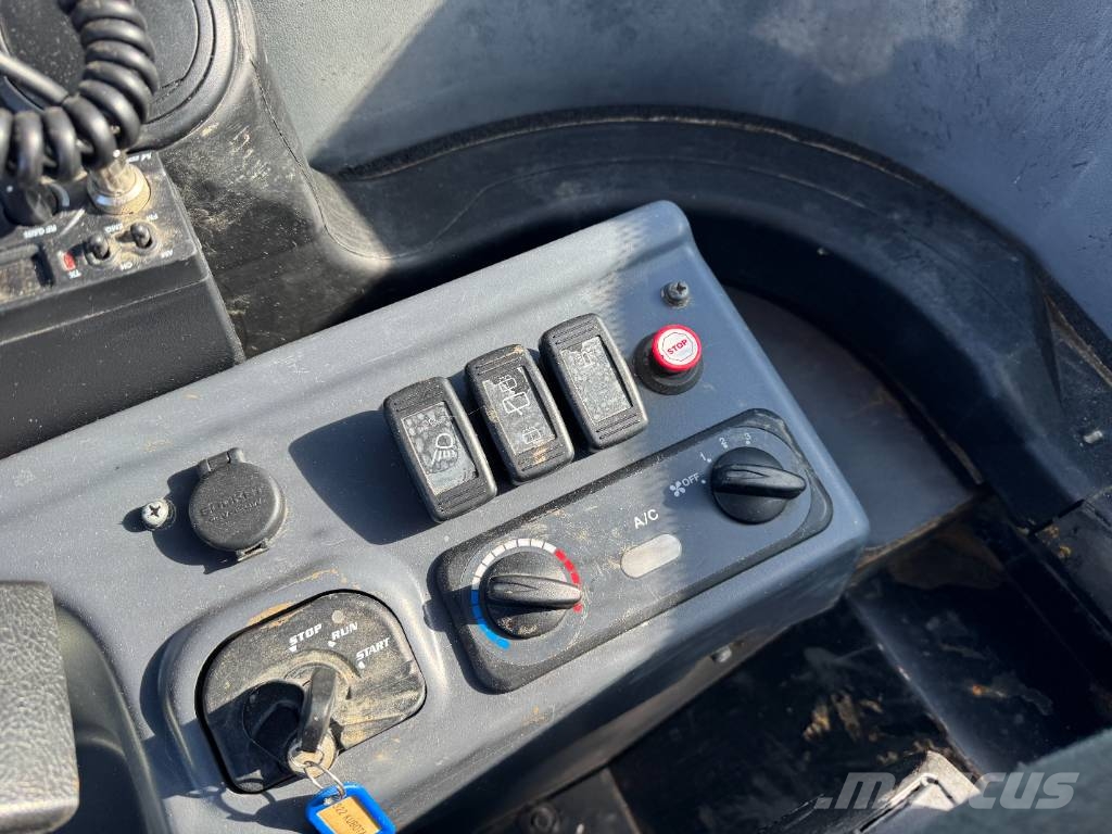 Kubota R085 轮式装载机