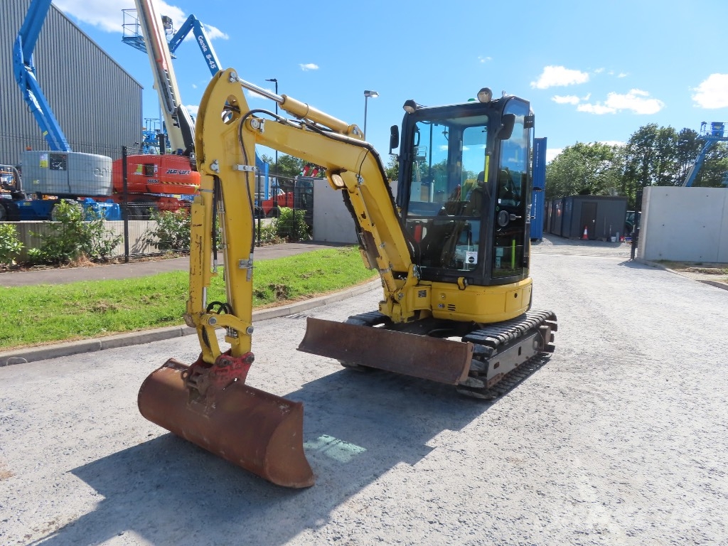 Komatsu PC 26 MR-3 小型挖掘机