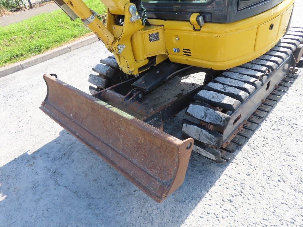 Komatsu PC 26 MR-3 小型挖掘机