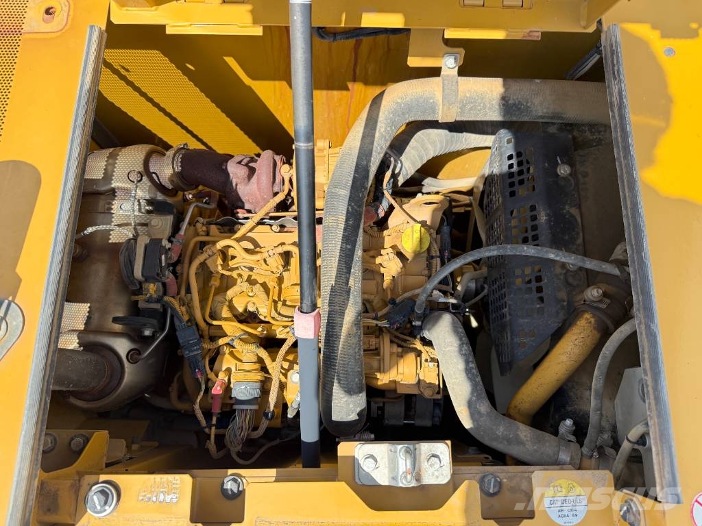 CAT 313GC - 360° Camera / Hammer lines Pásová rýpadla