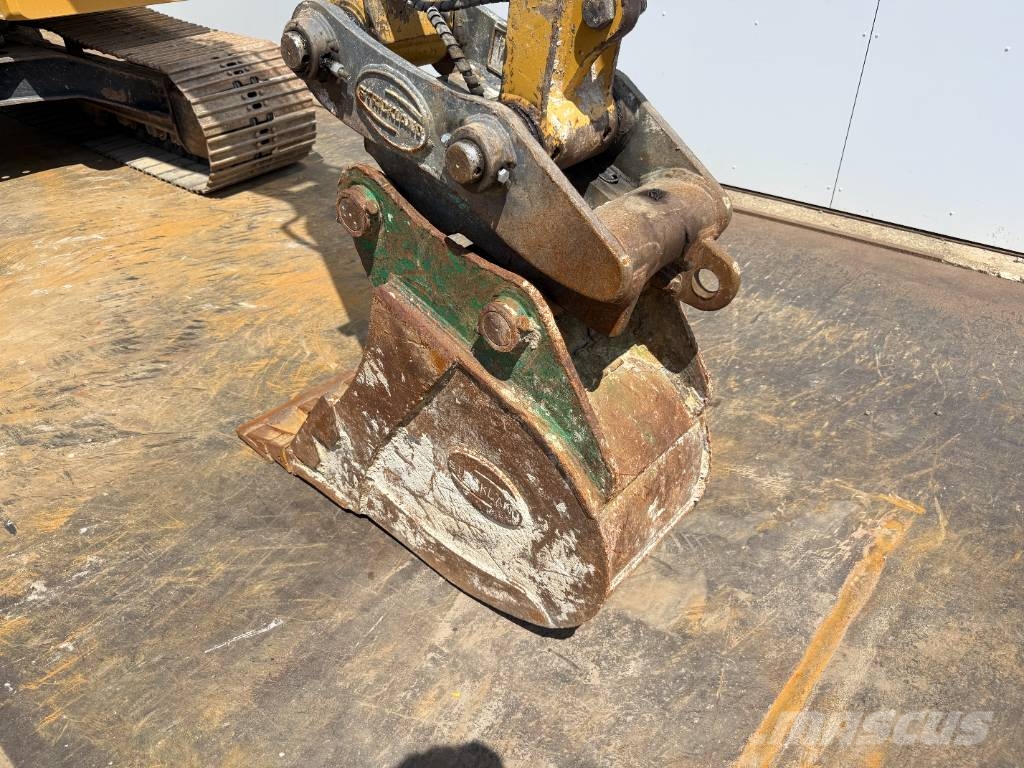 CAT 313GC - 360° Camera / Hammer lines Pásová rýpadla