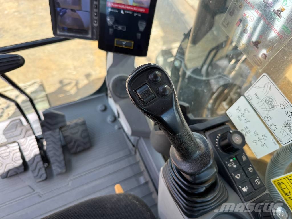 CAT 313GC - 360° Camera / Hammer lines Pásová rýpadla