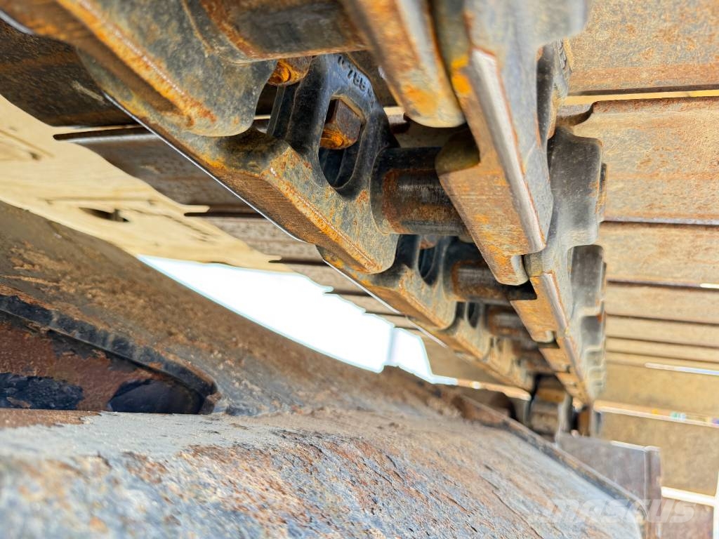CAT 313GC - 360° Camera / Hammer lines Pásová rýpadla