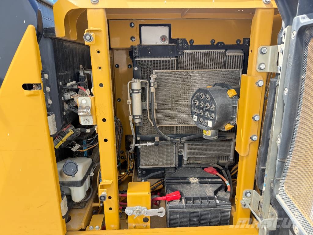 CAT 313GC - 360° Camera / Hammer lines Pásová rýpadla