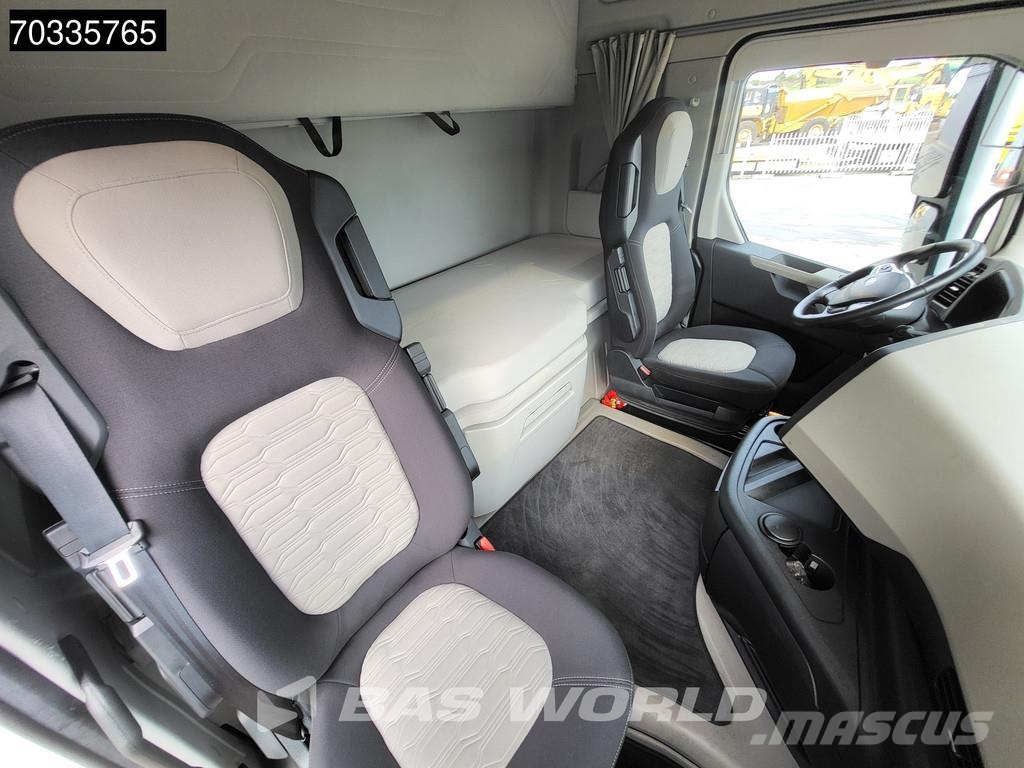 Ford F-Max 500 4X2 Retarder 2x Tanks Standklima Navi AC Tractor Units