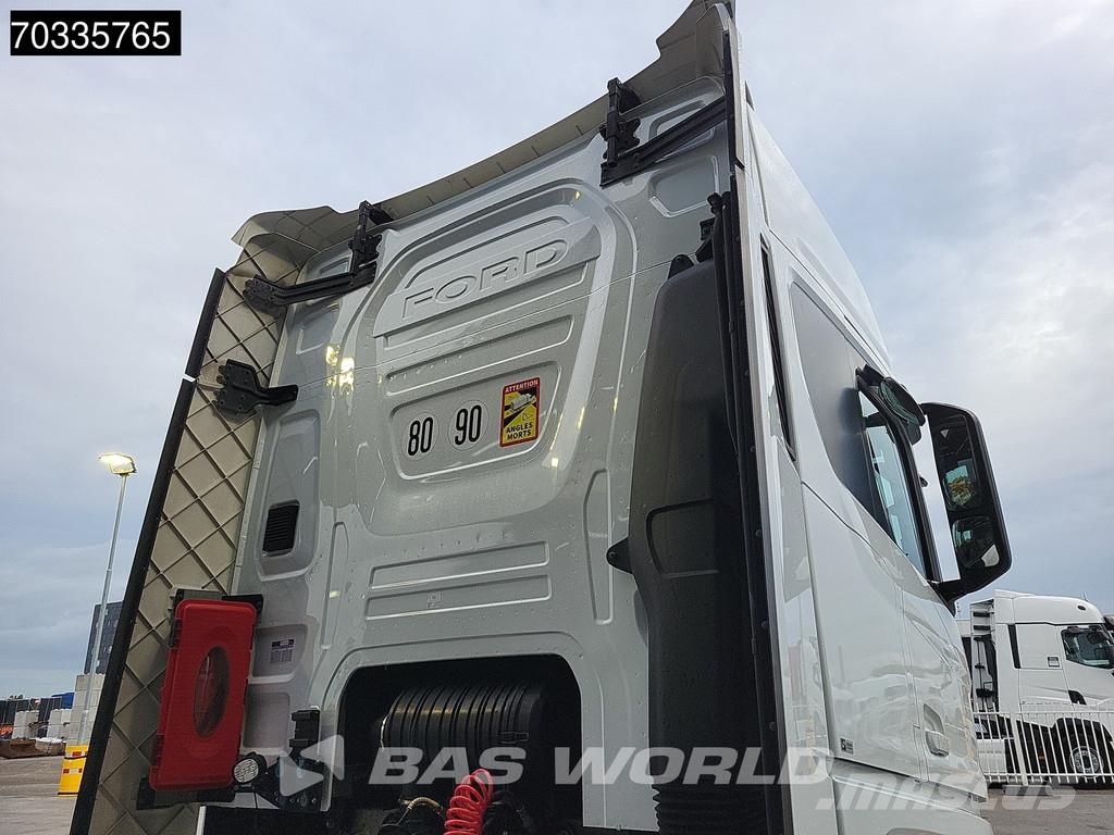 Ford F-Max 500 4X2 Retarder 2x Tanks Standklima Navi AC Tractor Units