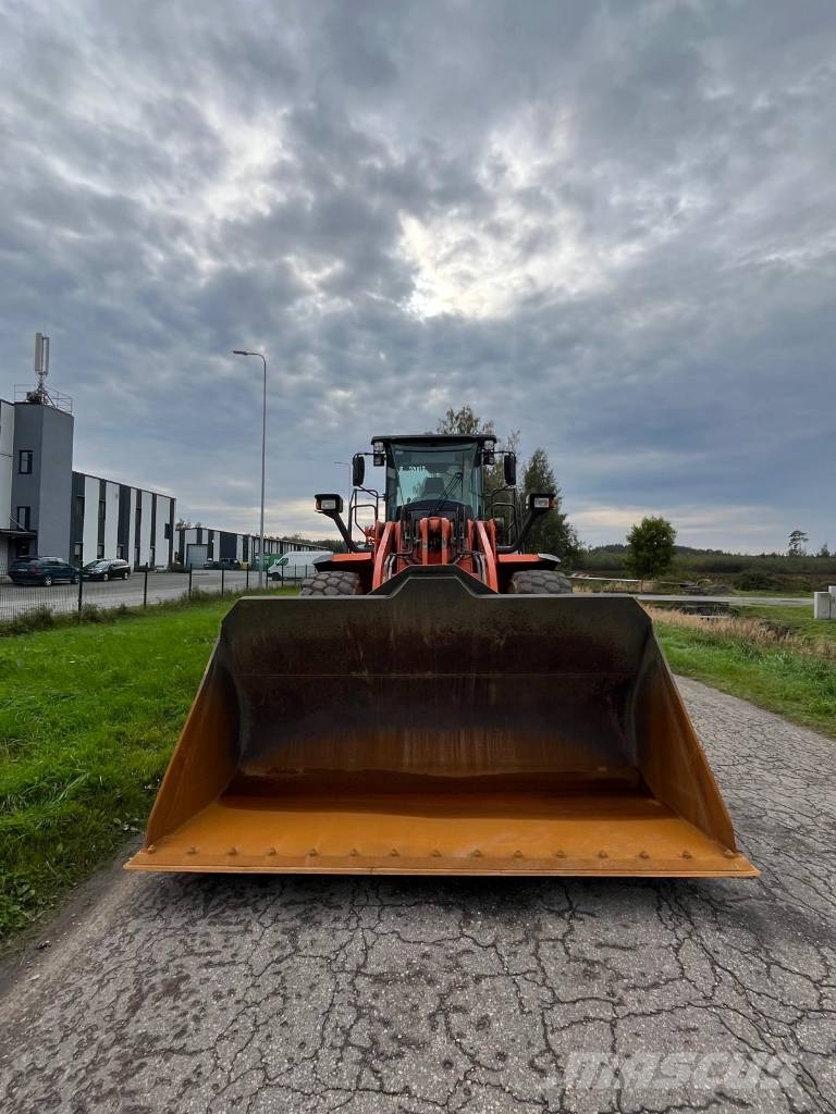Hitachi ZW250-6 Kolesni nakladalci