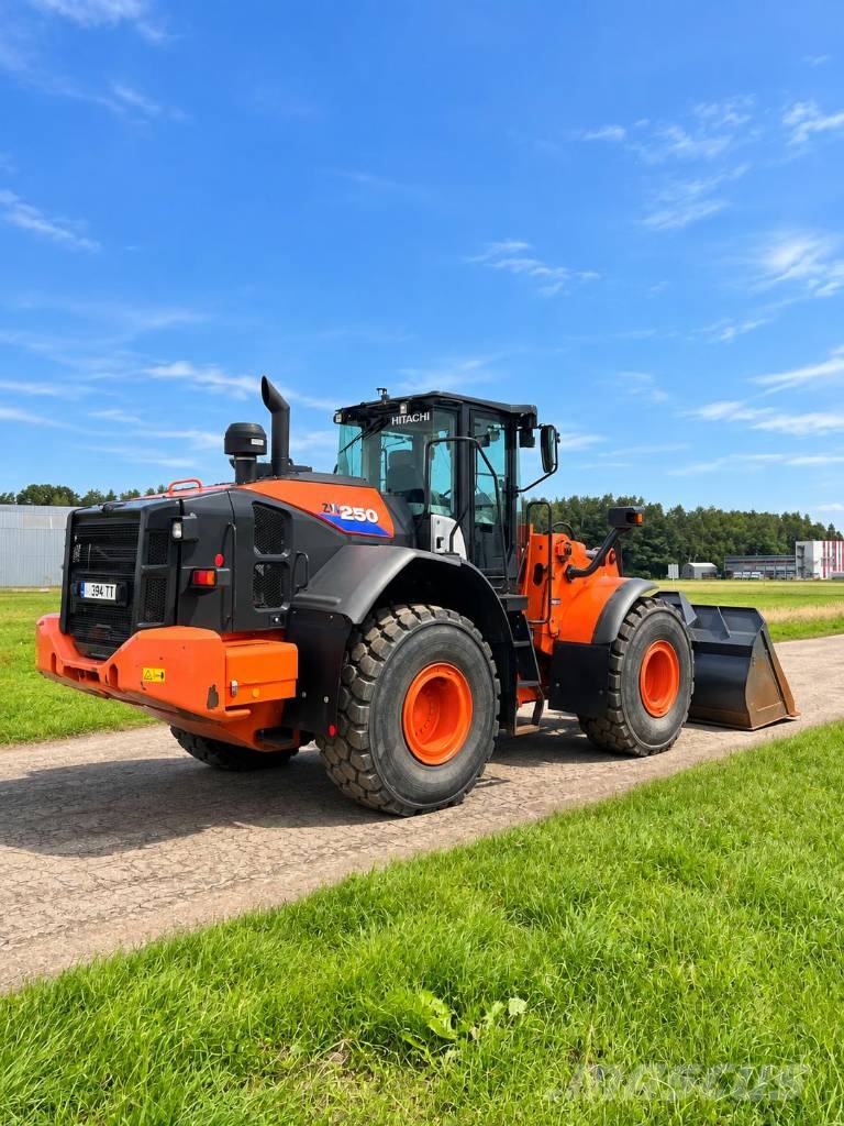 Hitachi ZW250-6 Kolesni nakladalci