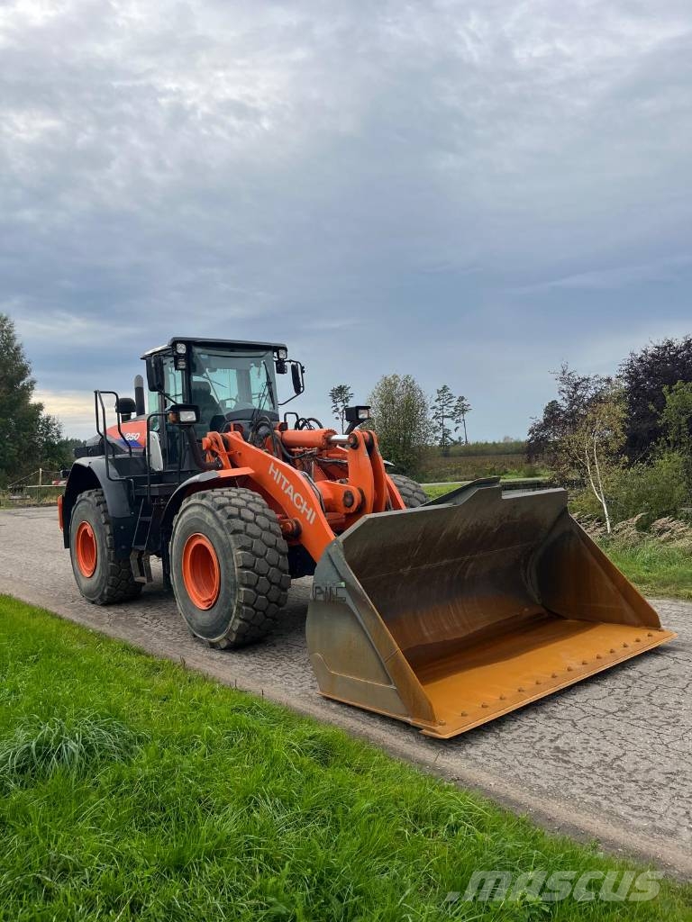 Hitachi ZW250-6 Kolesni nakladalci