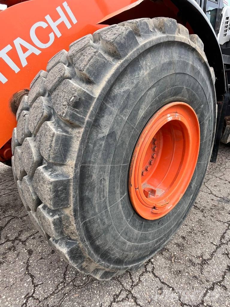 Hitachi ZW250-6 Kolesni nakladalci