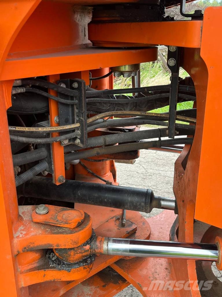 Hitachi ZW250-6 Kolesni nakladalci
