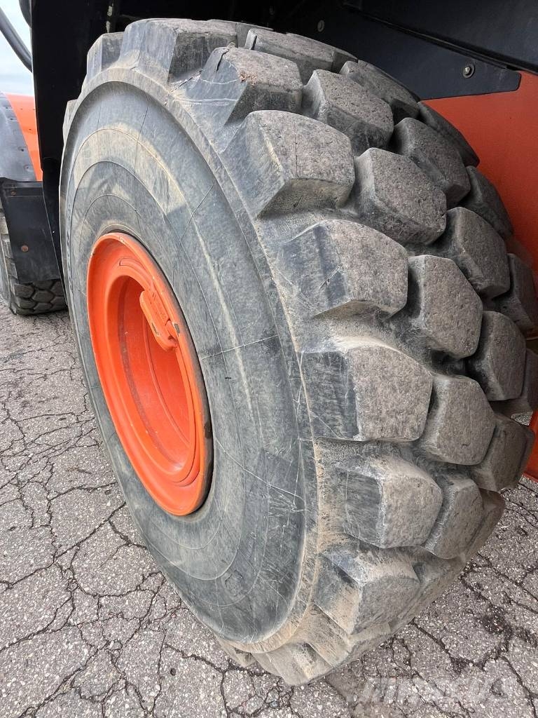 Hitachi ZW250-6 Kolesni nakladalci