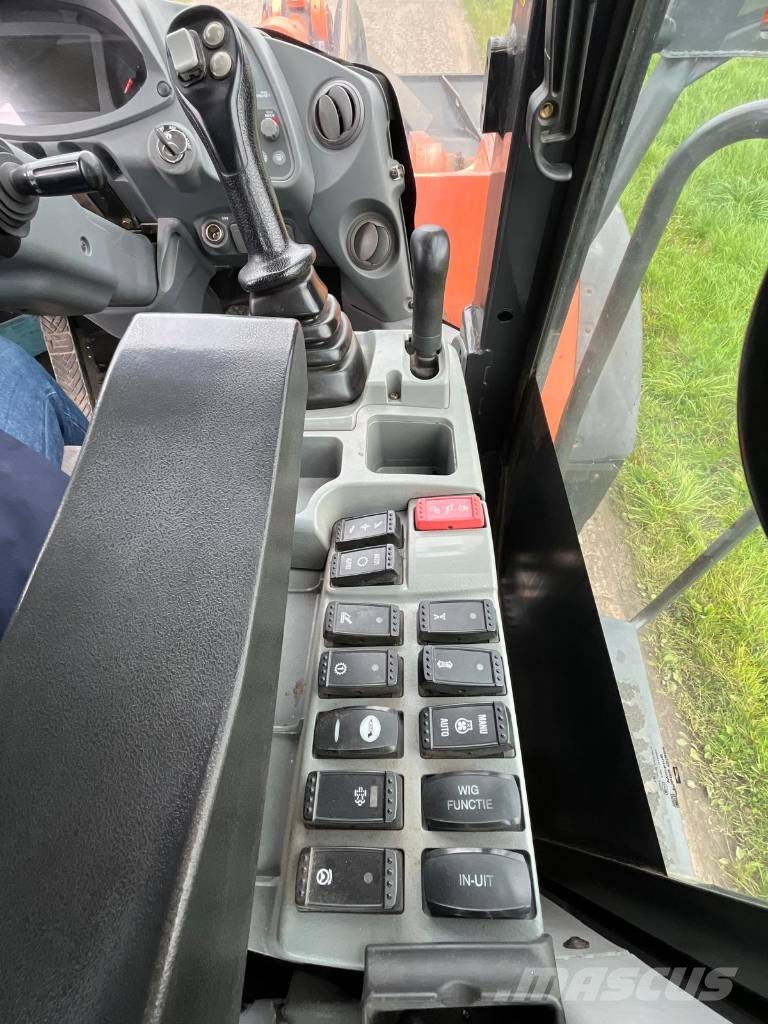 Hitachi ZW250-6 Kolesni nakladalci