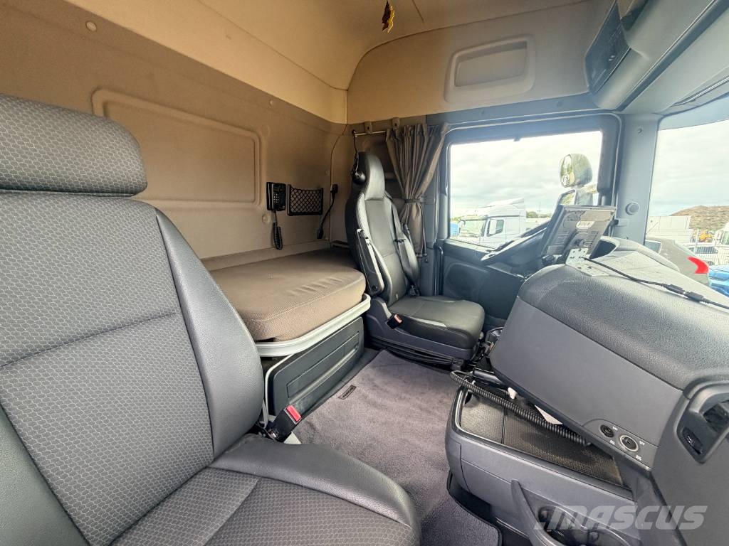Scania R 450 Camiones con caja de remolque