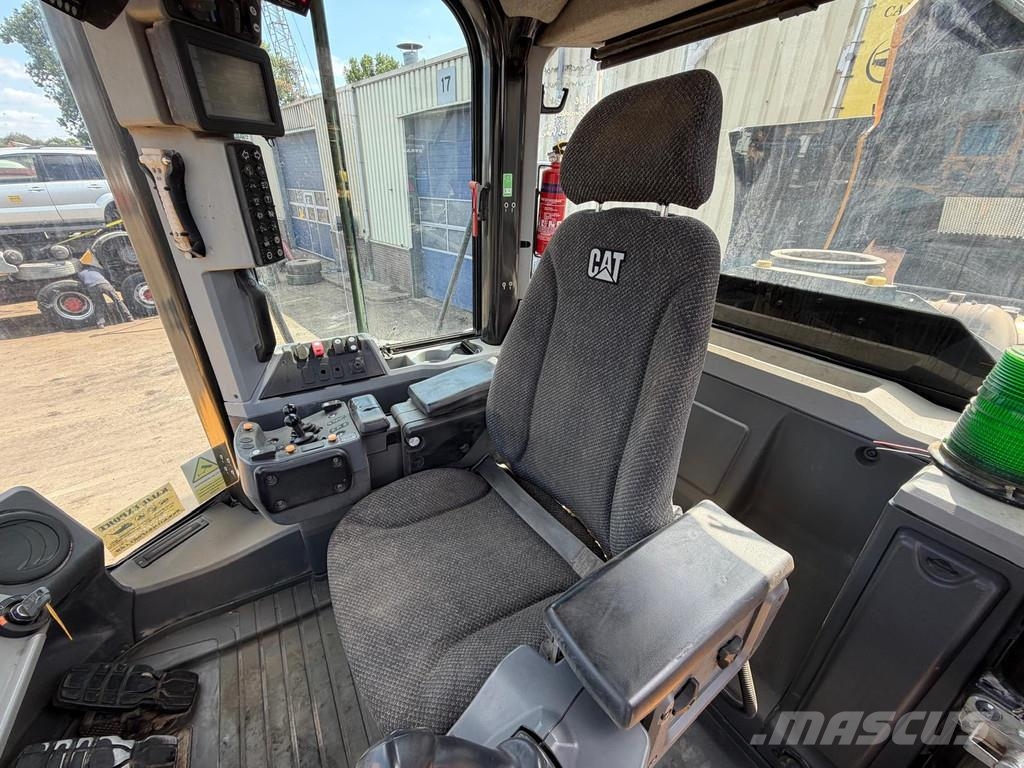 CAT 966M - 24T - Wheel Loader - CE - Rear Camera - Air Фронтальные погрузчики