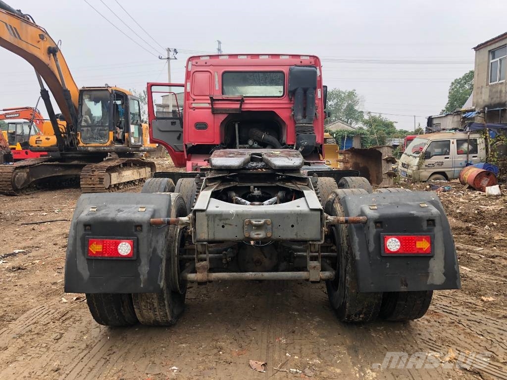 Howo 371 TRUCK TRACTOR وحدات الجر