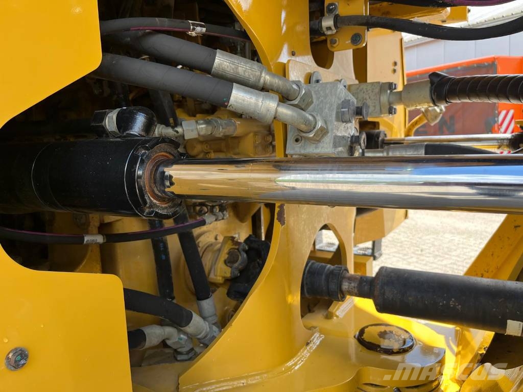 CAT 966 MXE Pale gommate