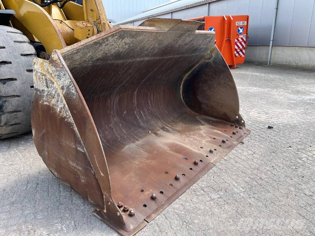 CAT 966 MXE Pale gommate