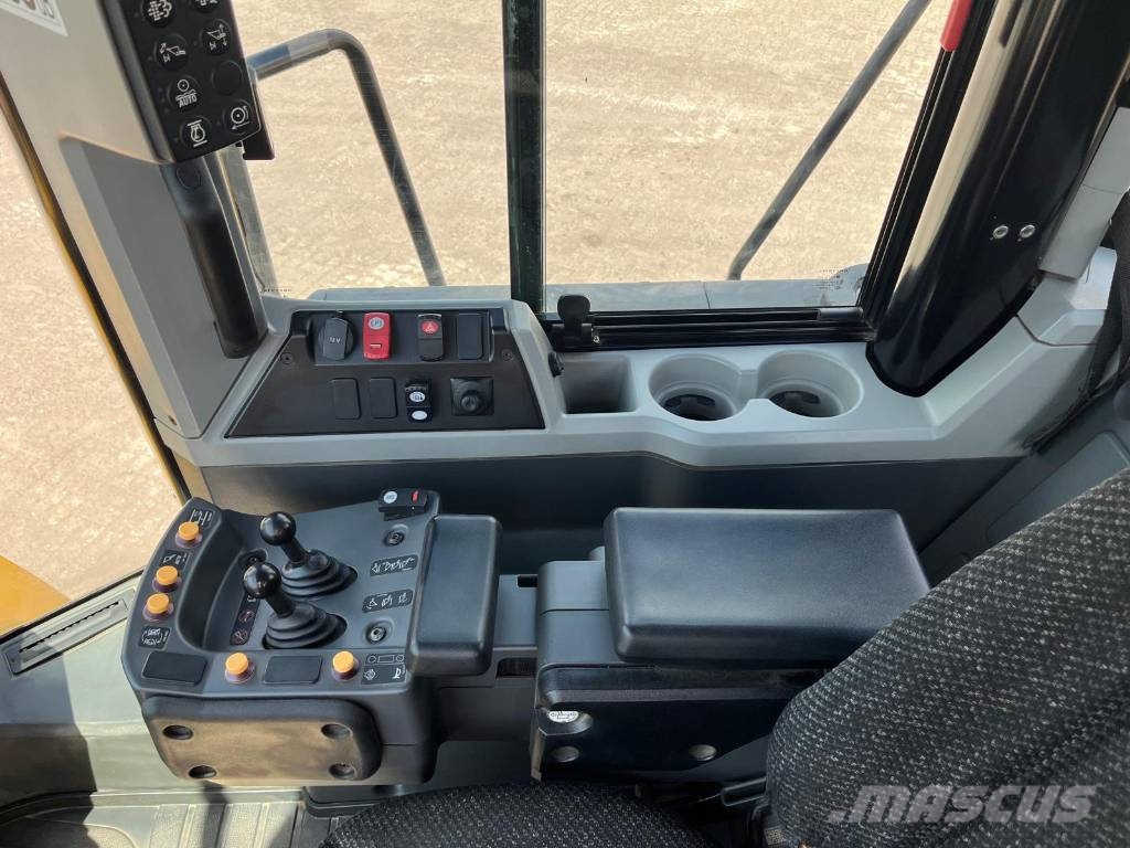 CAT 966 MXE Pale gommate