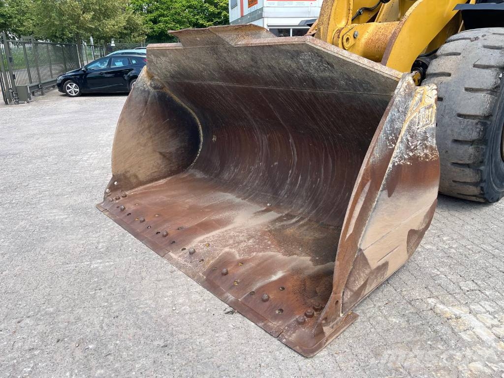CAT 966 MXE Pale gommate