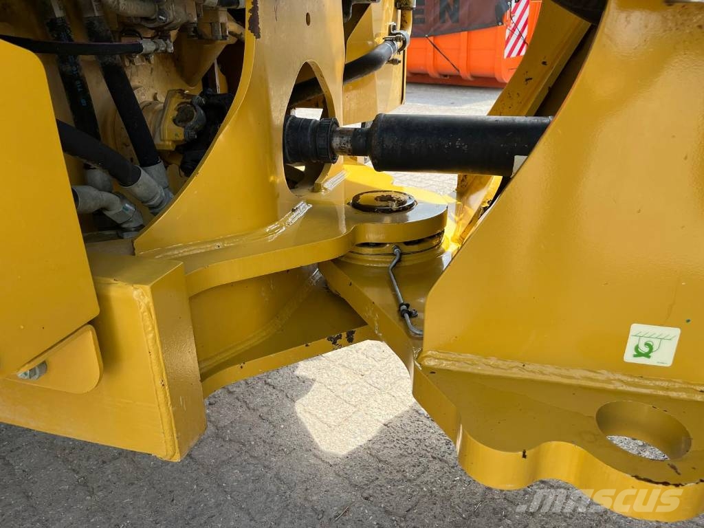 CAT 966 MXE Pale gommate