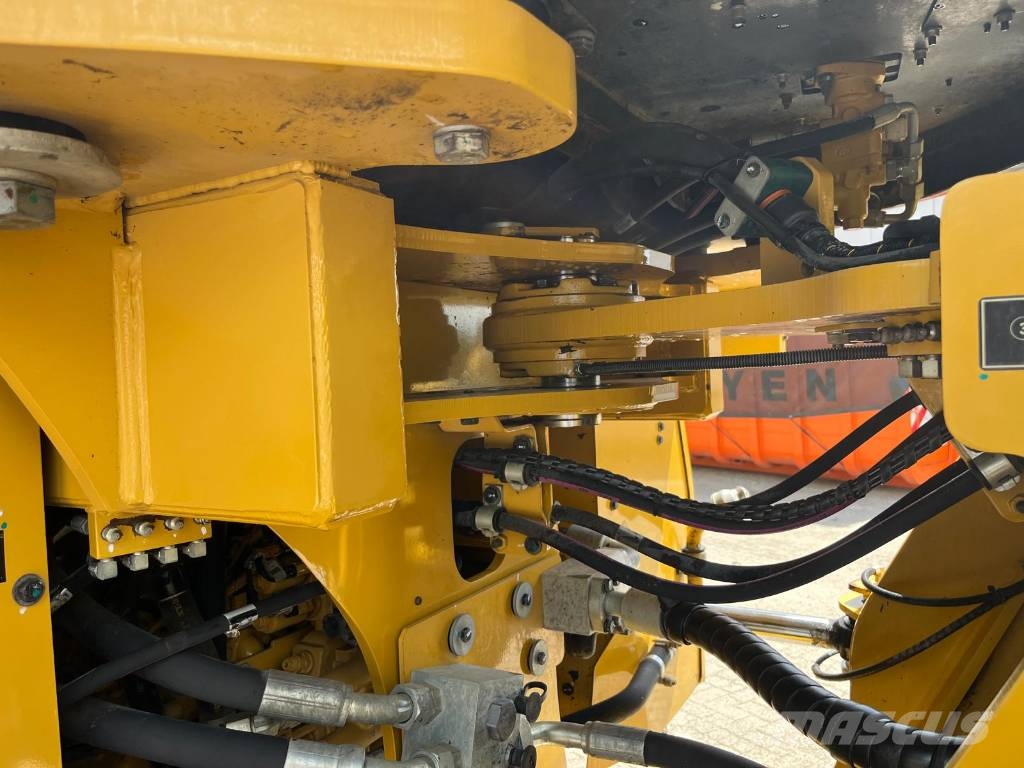 CAT 966 MXE Pale gommate