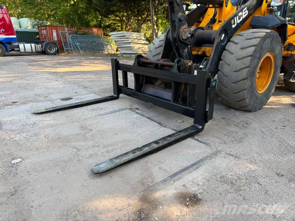 SE Equipment volvo palletforks 240cm wide! / palletvorken Δικράνες