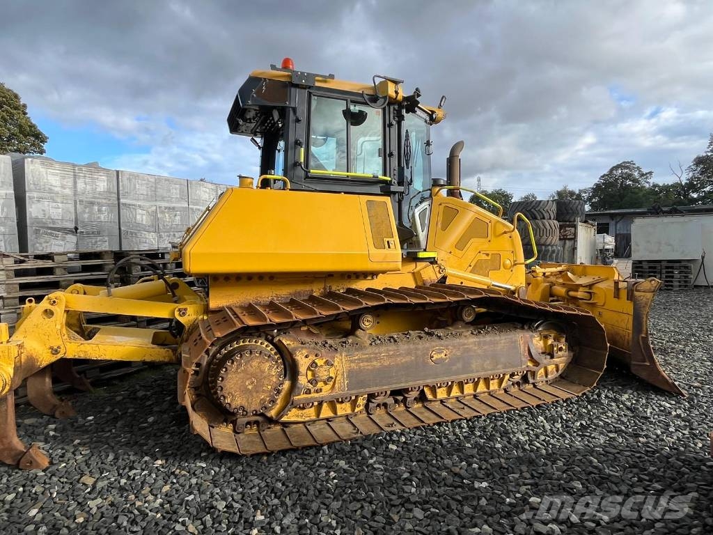Komatsu D 61 PX Гусеничные бульдозеры