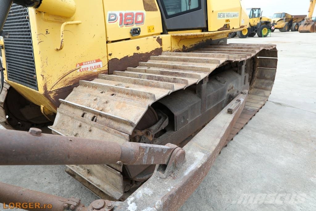 New Holland D 180 Rupsdozers