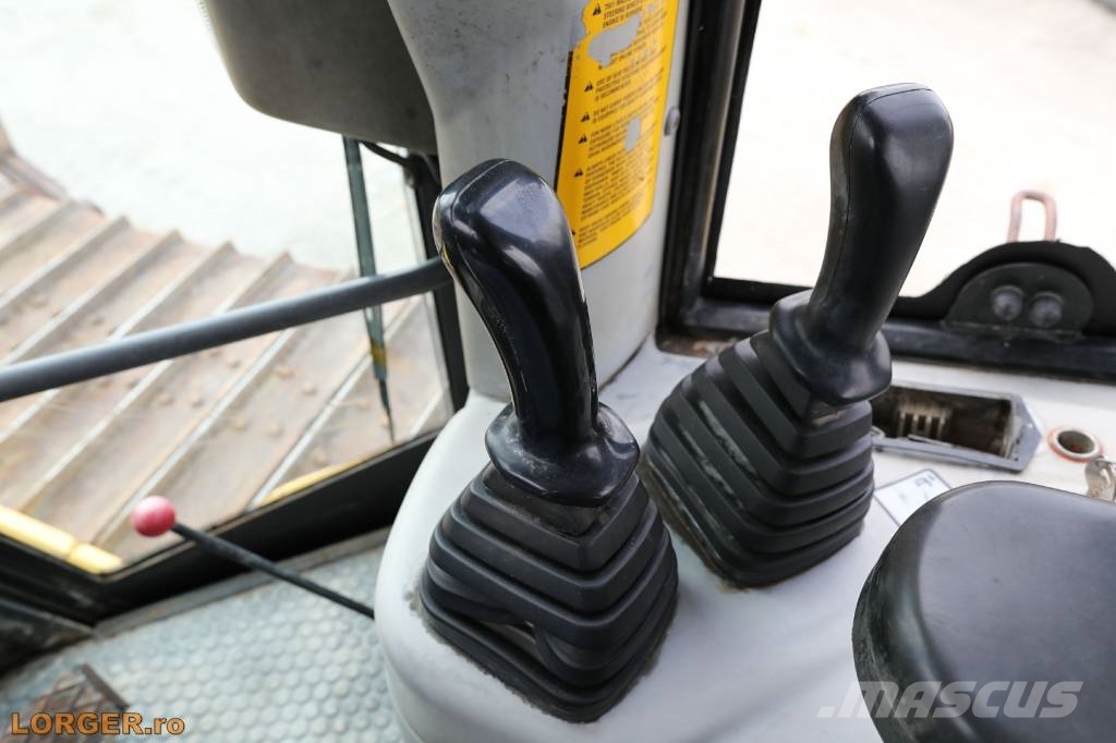 New Holland D 180 Rupsdozers
