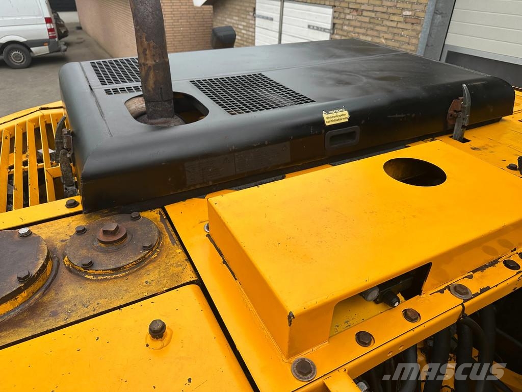 JCB JS130W Kolesové rýpadlá