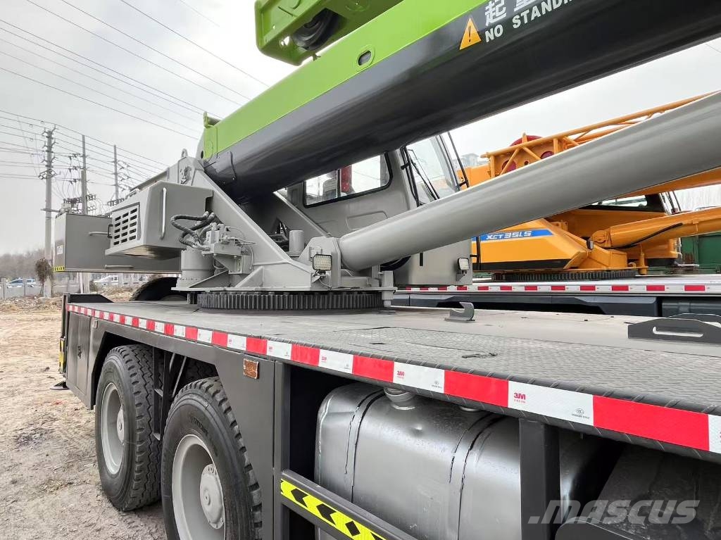 Zoomlion ZTC300V Univerzální terénní jeřáby