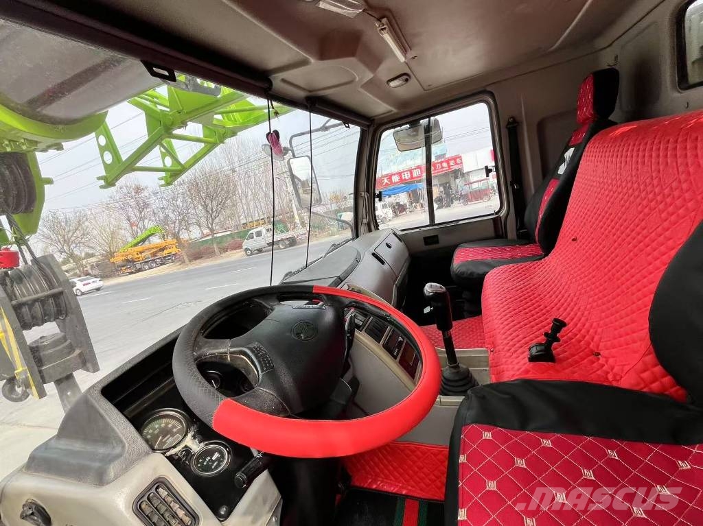 Zoomlion ZTC300V Univerzální terénní jeřáby