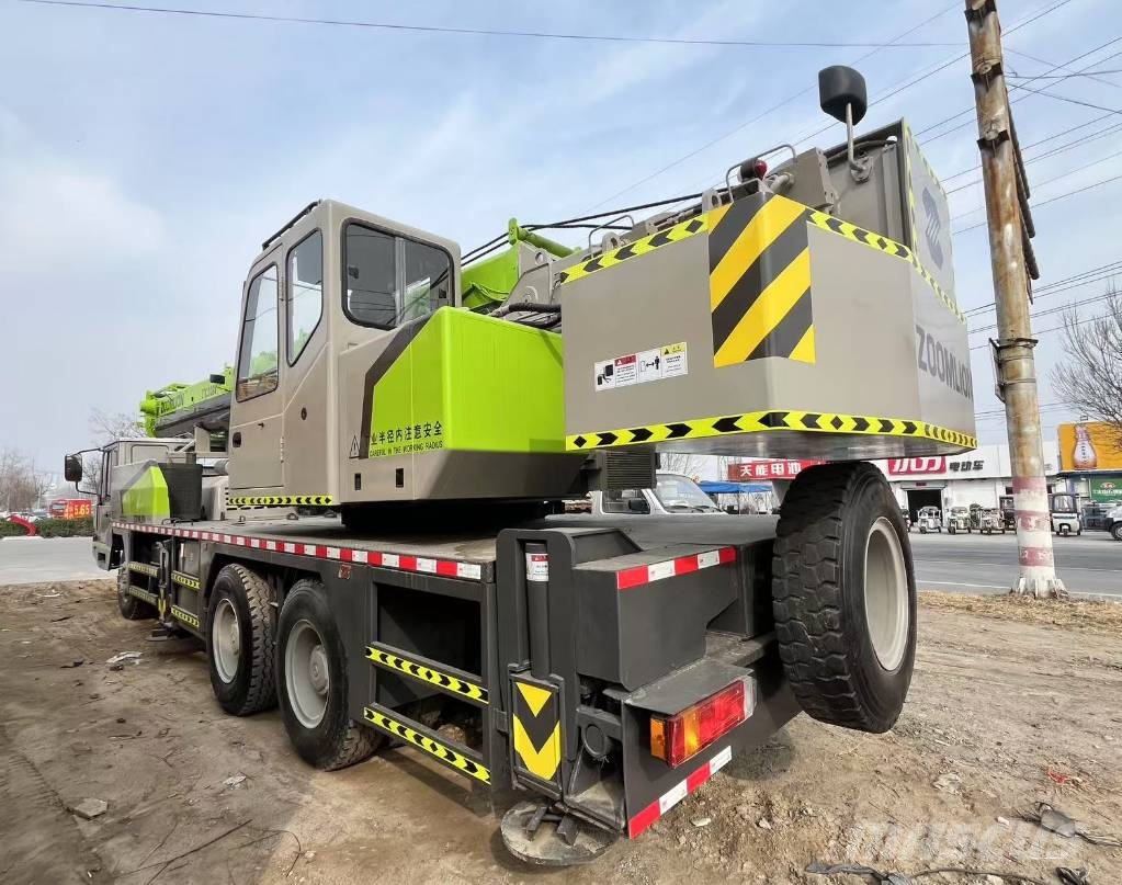 Zoomlion ZTC300V Univerzální terénní jeřáby