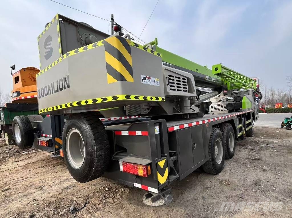 Zoomlion ZTC300V Univerzální terénní jeřáby