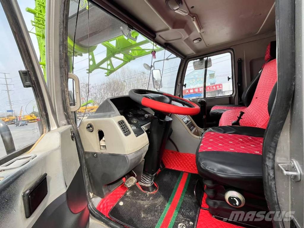 Zoomlion ZTC300V Univerzální terénní jeřáby