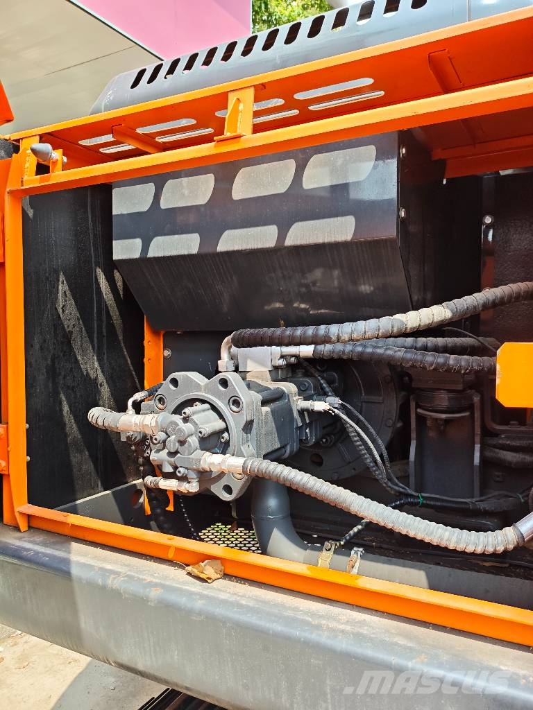 Doosan DX 225 LCA Bagri goseničarji