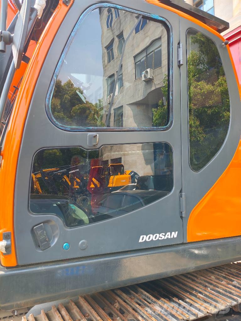 Doosan DX 225 LCA Bagri goseničarji