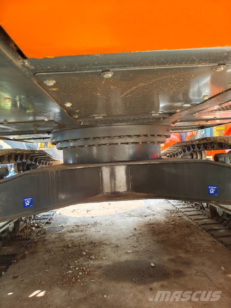 Doosan DX 225 LCA Bagri goseničarji