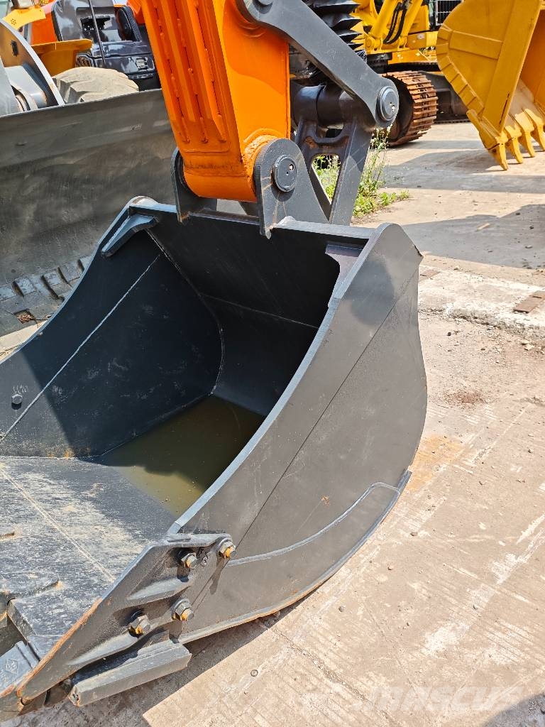 Doosan DX 225 LCA Bagri goseničarji