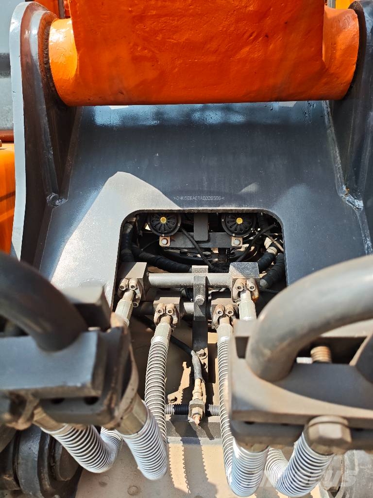 Doosan DX 225 LCA Bagri goseničarji