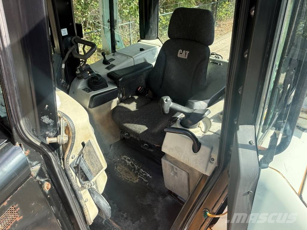 CAT D6N XL Buldožeri guseničari