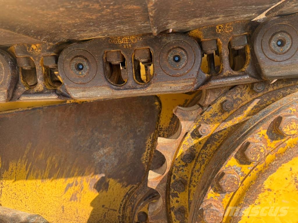 CAT D6N XL Buldožeri guseničari