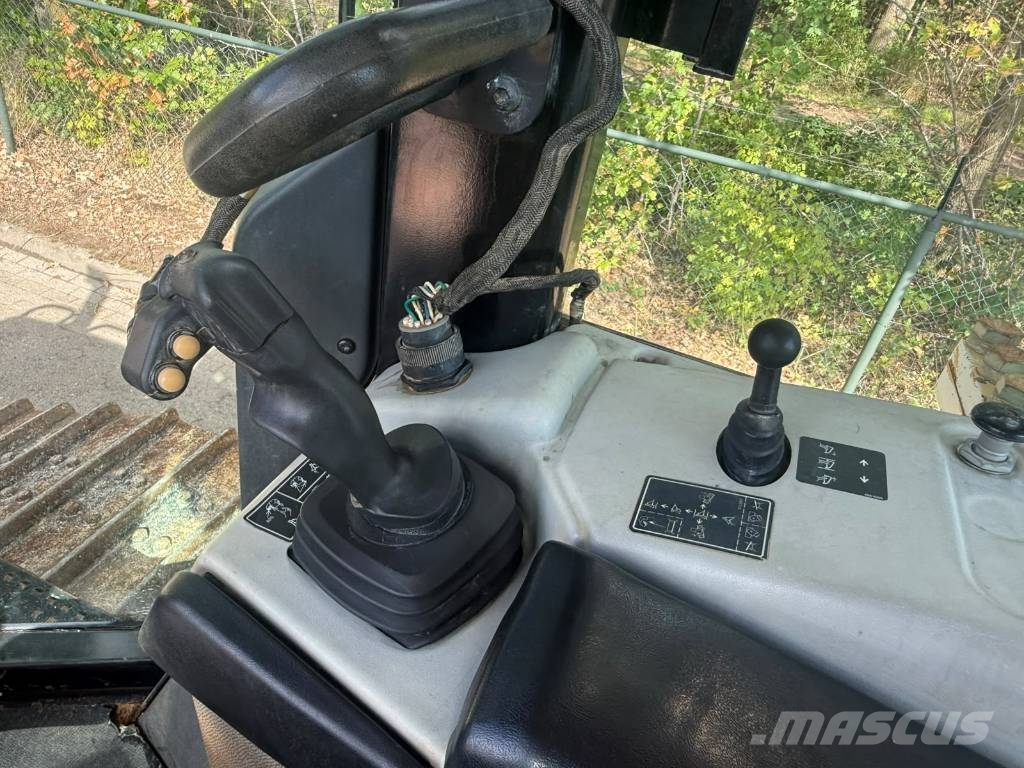 CAT D6N XL Buldožeri guseničari