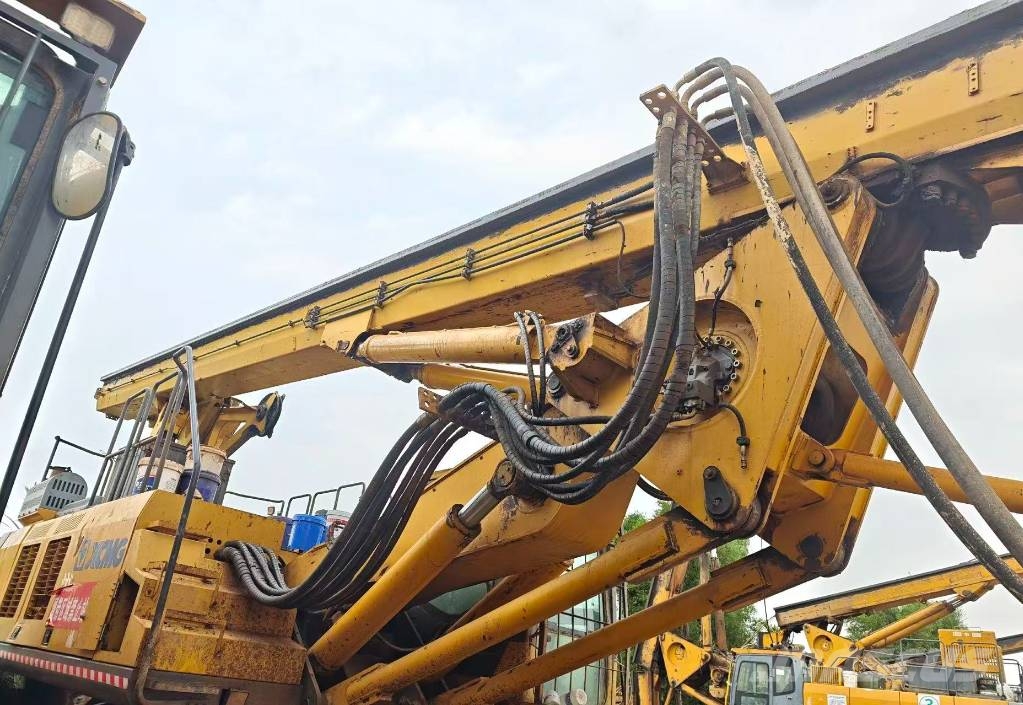 XCMG XR 220 D クローラドリル