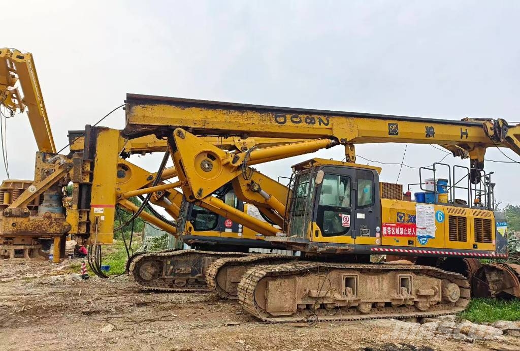 XCMG XR 220 D クローラドリル